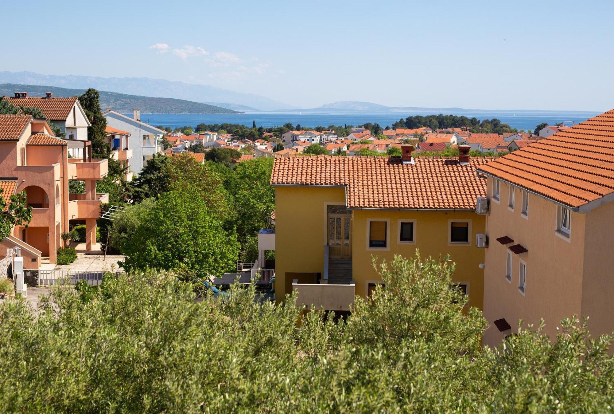 Apartment Lela Krk Town Exterior photo